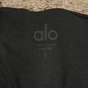 ALO Yoga Women's Black Crop Top